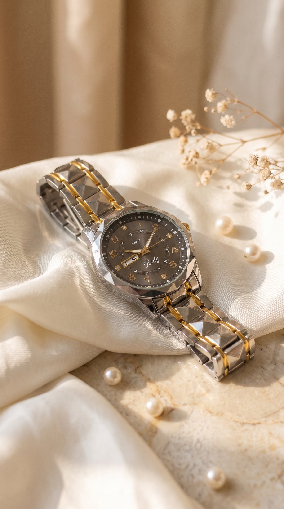 Elva‘s Golden Grace Watch